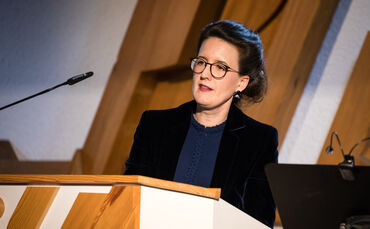 Kärcher-Aufsichtsratsvorsitzende Franziska Kärcher spricht beim Neujahrsempfang der Paulinenpflege Winnenden, 22.01.2025.