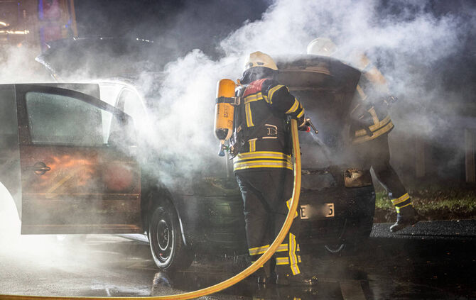 Fahrzeugbrand auf dem B14 Parkplatz Korber Kopf