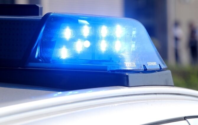 Polizei Polizeieinsatz vor dem Waiblinger Arbeitsamt / Agentur für Arbeit / Jobcenter in Waiblingen  Symbol Symbolbild Blaulicht