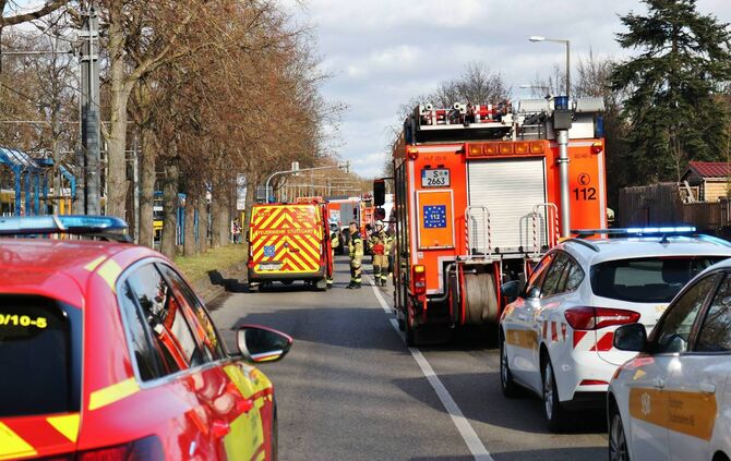 STUTTGART: Tödlicher Stadtbahnunfall - Mutmaßlich Kind von Straßenbahn erfasst und getötet - Großeinsatz an Standbahnhaltestelle