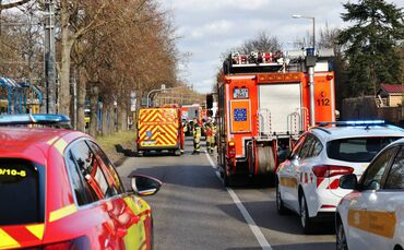 STUTTGART: Tödlicher Stadtbahnunfall - Mutmaßlich Kind von Straßenbahn erfasst und getötet - Großeinsatz an Standbahnhaltestelle