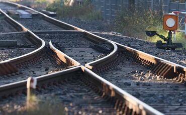 weiche schienen gleise symbol symbolbild symbolfoto
