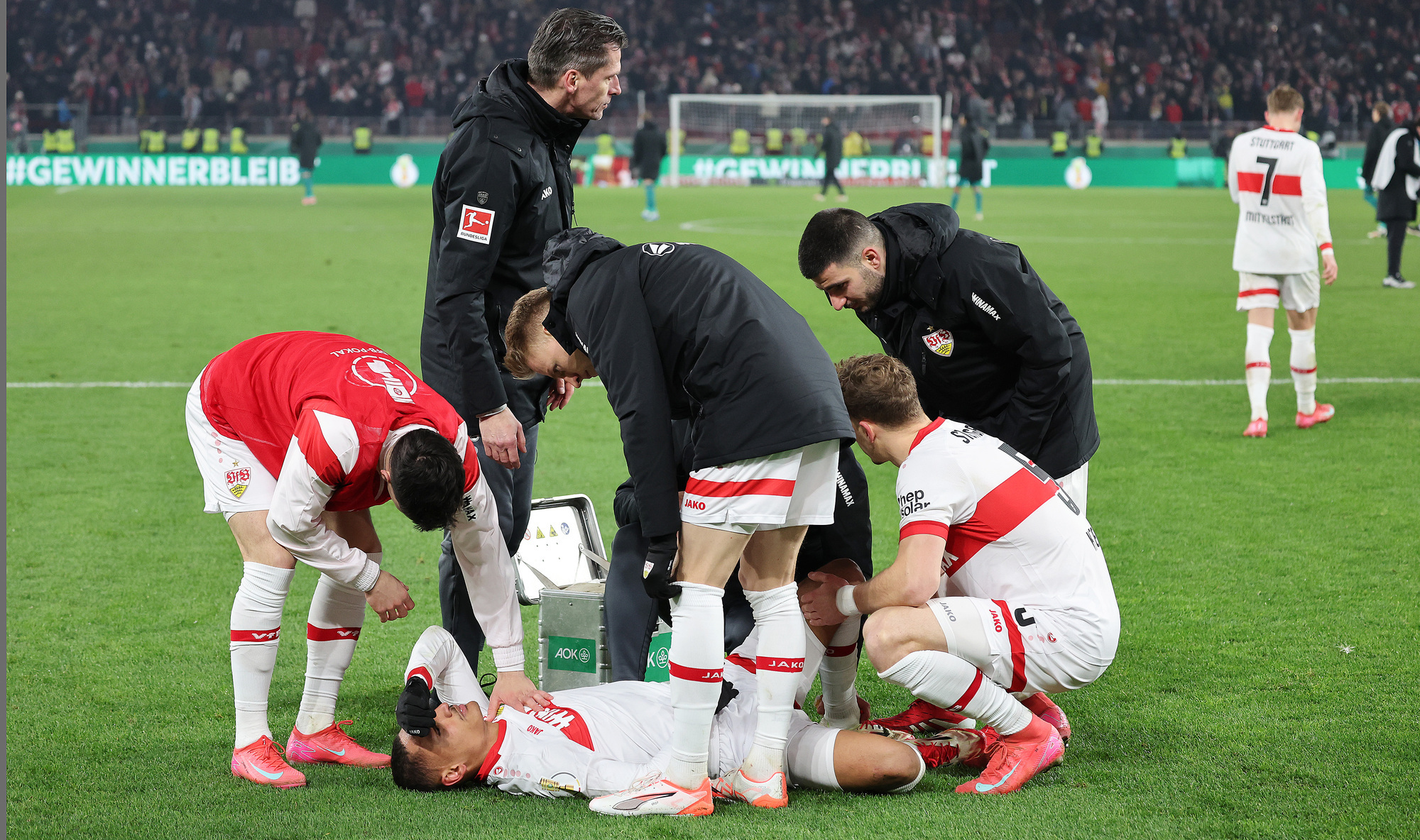 Verletzung im Pokalspiel gegen den FCA: So steht es um VfB-Profi Enzo ...