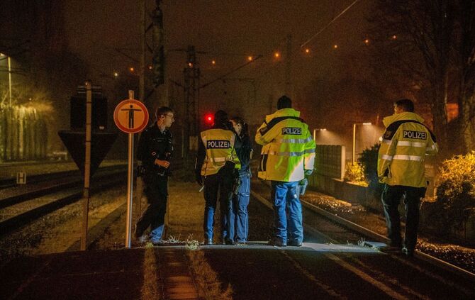 Altbach: Versuchtes Toetungsdelikt! Fuenf Maenner verletzten 26 Jaehringen mit Messer schwer