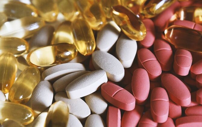Vitamintabletten und kapseln