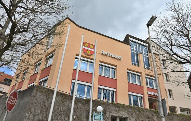 Kopie von Rathaus Leutenbach verwaltung Gemeinde Kommune symbol symbolbild symbolfoto