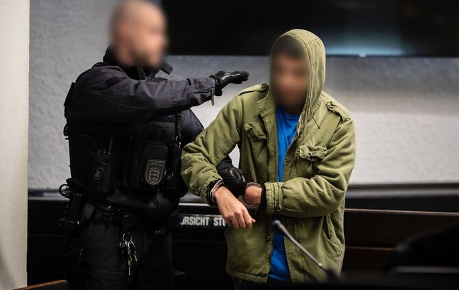 Prozess nach Messerangriff auf Fußballfans