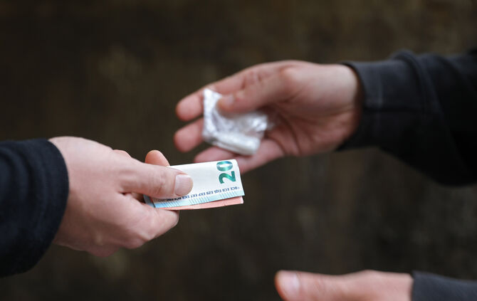 Drogen drogenhandel Hasch Geld handel symbol symbolbild symbolfoto