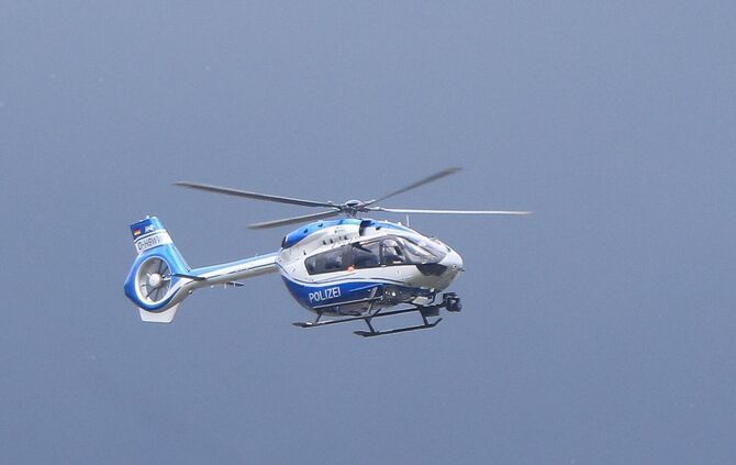 Blaulicht Hubschrauber Polizeihubschrauber Polizei Vermisst Vermisstensuche Symbol Symbolbild Symbolfoto