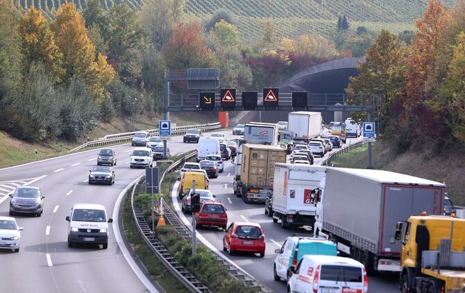 Kappelbergtunnel Stau Sperrung gesperrt Unfall