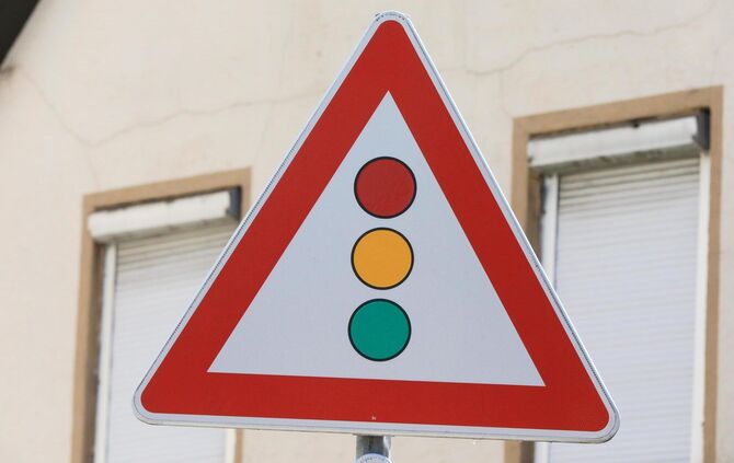 Ampel Verkehrsschild Achtung schild Symbol Symbolbild symbolfoto