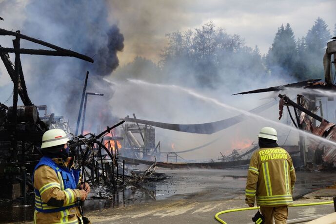 Ruppertshofen: Saegewerk in Vollbrand