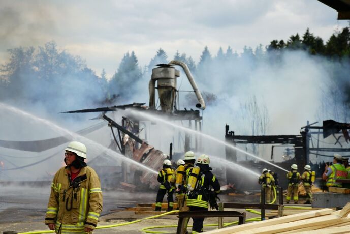 Ruppertshofen: Saegewerk in Vollbrand