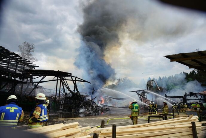 Ruppertshofen: Saegewerk in Vollbrand