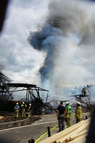 Ruppertshofen: Saegewerk in Vollbrand