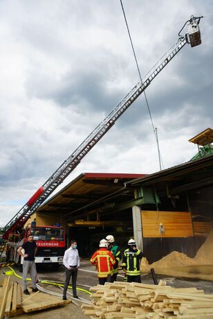 Ruppertshofen: Saegewerk in Vollbrand