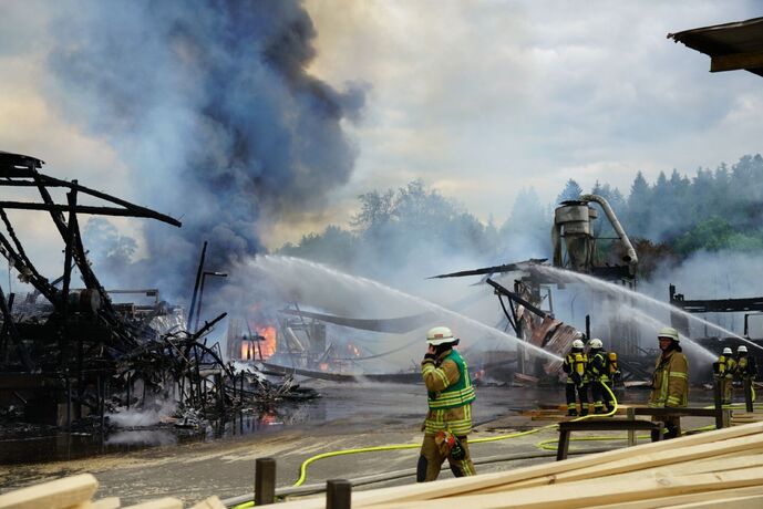 Ruppertshofen: Saegewerk in Vollbrand