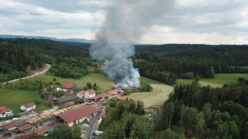 DROHNENAUFNAHMEN! Ruppertshofen: Saegewerk in Vollbrand