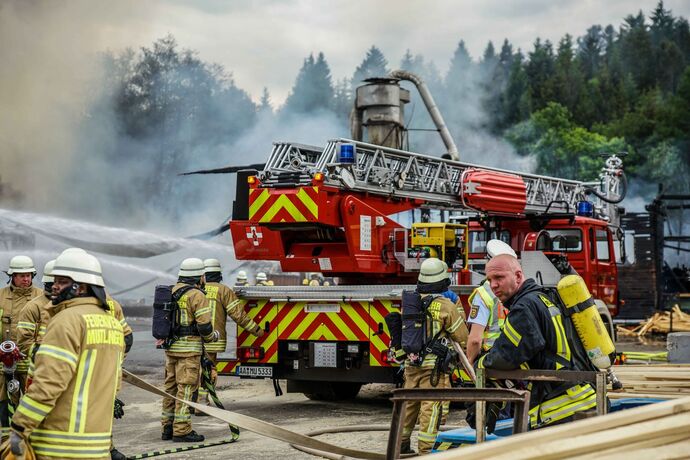 Ruppertshofen: Saegewerk in Vollbrand