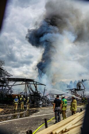 Ruppertshofen: Saegewerk in Vollbrand