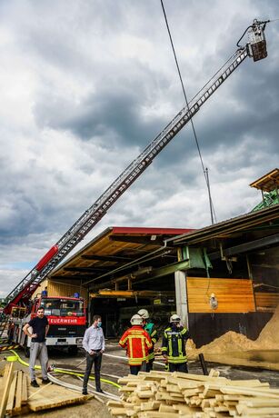 Ruppertshofen: Saegewerk in Vollbrand