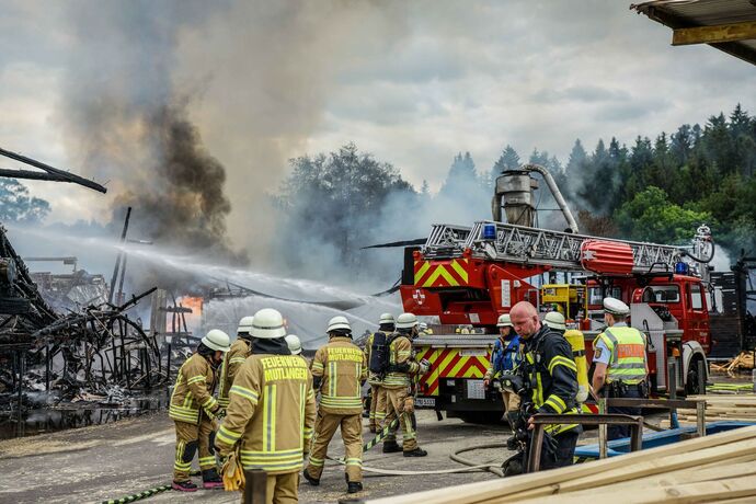Ruppertshofen: Saegewerk in Vollbrand