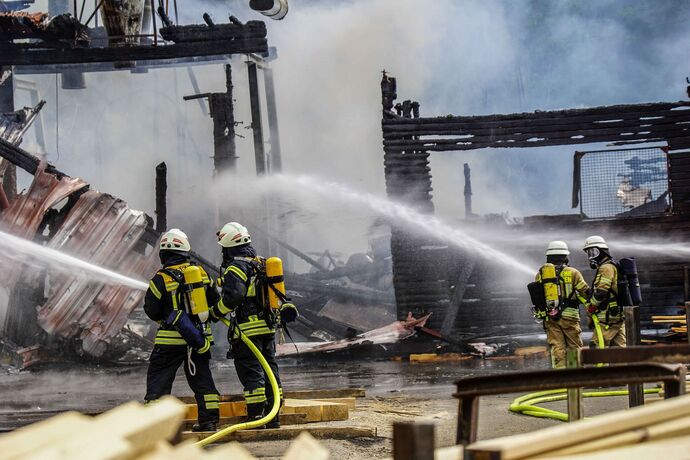 Ruppertshofen: Saegewerk in Vollbrand