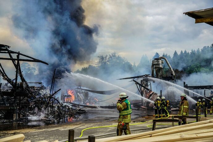 Ruppertshofen: Saegewerk in Vollbrand