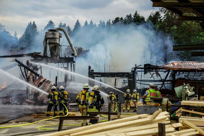 Ruppertshofen: Saegewerk in Vollbrand