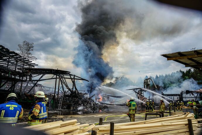 Ruppertshofen: Saegewerk in Vollbrand