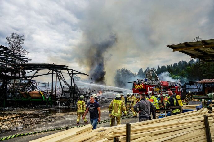 Ruppertshofen: Saegewerk in Vollbrand