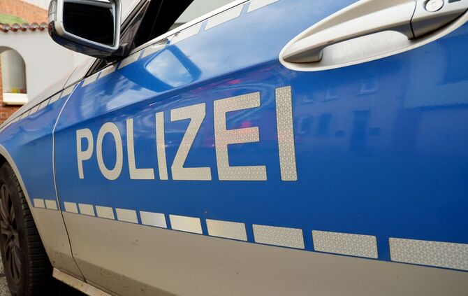 Polizei Polizeiauto Polizeistreife Blaulicht Polizeifahrzeug Symbol Symbolbild Symbolfoto