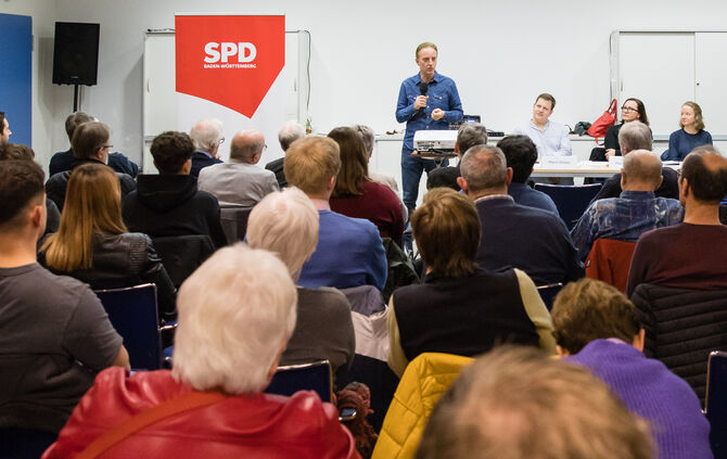 Macit Karaahmetoglu, Bundestagsmitglied Wahlkreis Ludwigsburg, beim SPD Kreisparteitag, Famfutur Backnang, 27.02.2025. - 1 - 1