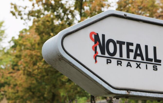 Notfallpraxis Waiblingen (hier Schild beim KKH) als Feature