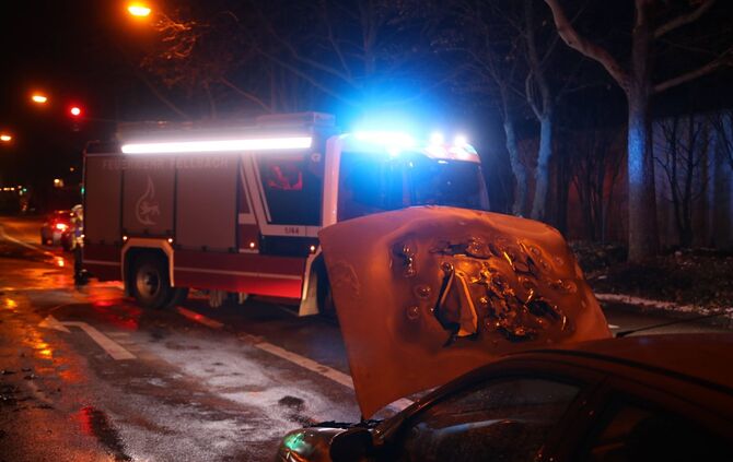 Fahrzeugbrand auf der Stuttgarter StraÃe in Fellbach_1