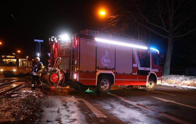 Fahrzeugbrand auf der Stuttgarter StraÃe in Fellbach_2