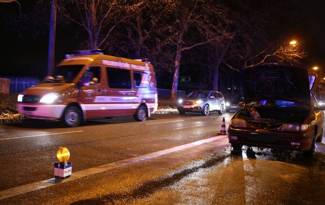 Fahrzeugbrand auf der Stuttgarter StraÃe in Fellbach_8