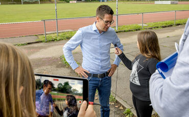 Erster Bürgermeister Peter Schäfer besucht die KinderKreativWochen in der Gemeindehalle Neustadt, Waiblingen, 21.08.2024.