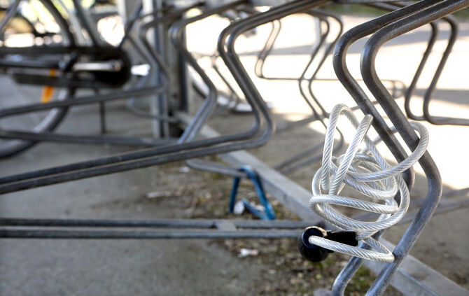 Schloss Fahrradschloss Fahrradständer Fahrraddiebstahl Diebstahl Symbol Symbolbild symbolfoto