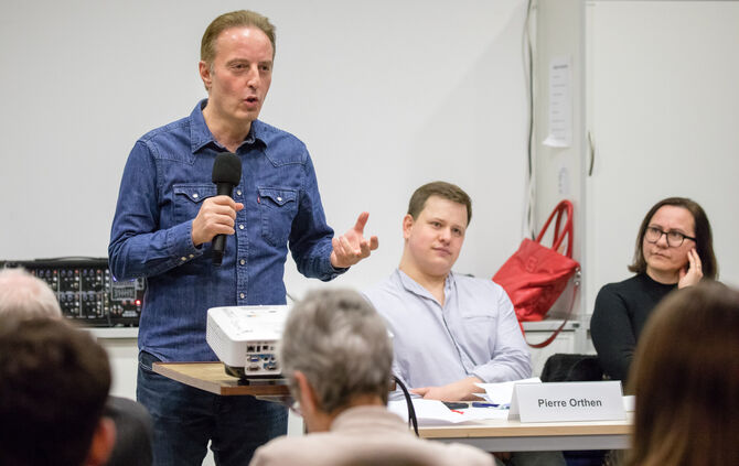 Macit Karaahmetoglu, Bundestagsmitglied Wahlkreis Ludwigsburg, beim SPD Kreisparteitag, Famfutur Backnang, 27.02.2025.