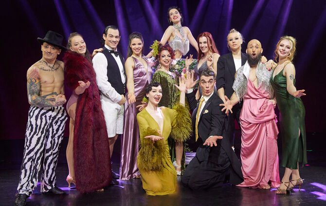 1t6a9701_burlesque-chronicles_ensemble_c-alexandra-klein