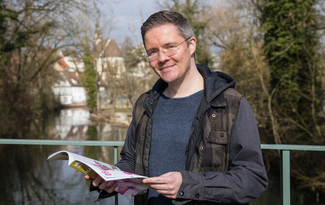 VHS Waiblingen bietet neuen Fachbereich zu Sterben, Tod und Trauer an. Hier Fachbereichsleiter Daniel Rebmann (40), 17.03.2025.