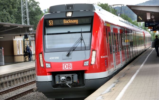 Kopie von Kopie von S3 S-Bahn Winnenden Bahnhof Symbol Symbolbild Symbolfoto