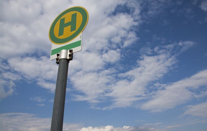 Bus Bushaltestelle Symbol Symbolfoto