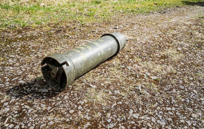 Waldenbuch-Burdhardsmuehle / Neuenhaus: Spaziergaenger findet Phosphorbombe - Kampfmittelbeseitigungsdienst rueckt an