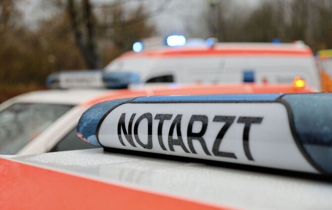 Notarzt Blaulicht Krankenwagen Symbolfoto