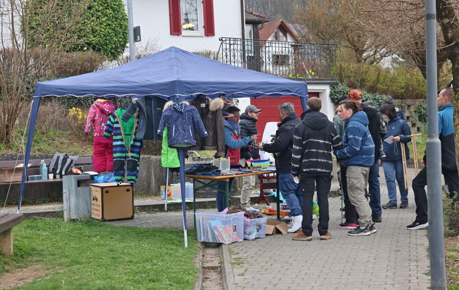 Dorf-Flohmarkt