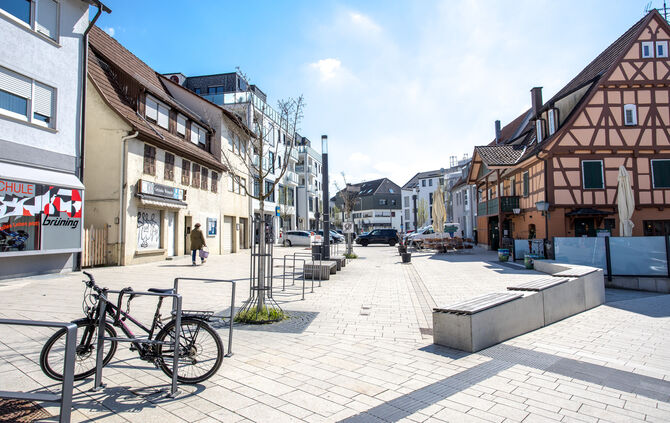 Hier soll der "Stattstrand" dieses Jahr entstehen: Parkplatz Holzmarkt, Winnenden, 02.04.2025.