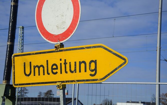 Umleitung Sperrung Symbol Symbolfoto
