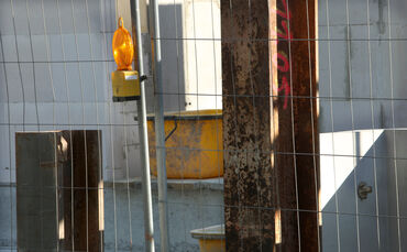 Baustelle Bauzaun Neubau Hausbau Wohnungsbau Symbol Symbolbild symbolfoto